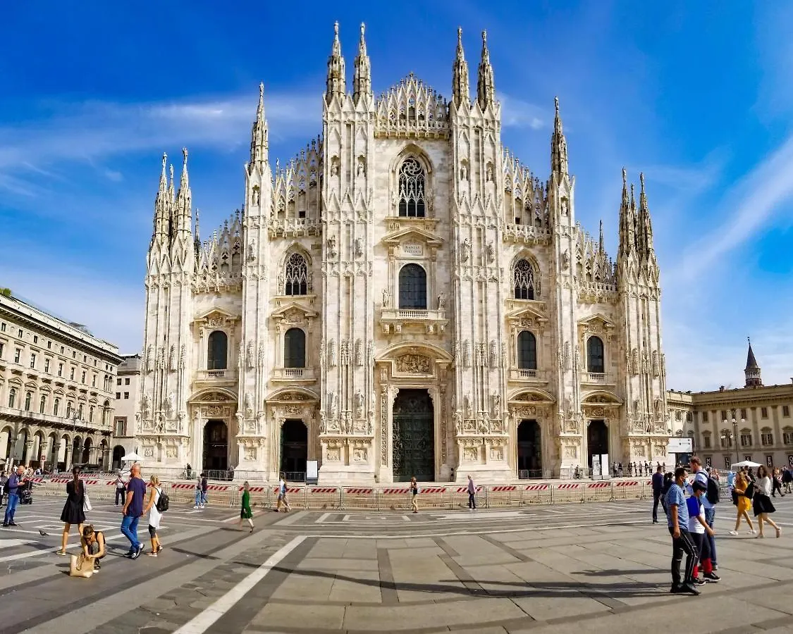Charme Milan-300M Dal Duomo Apartment 0*, Milan
