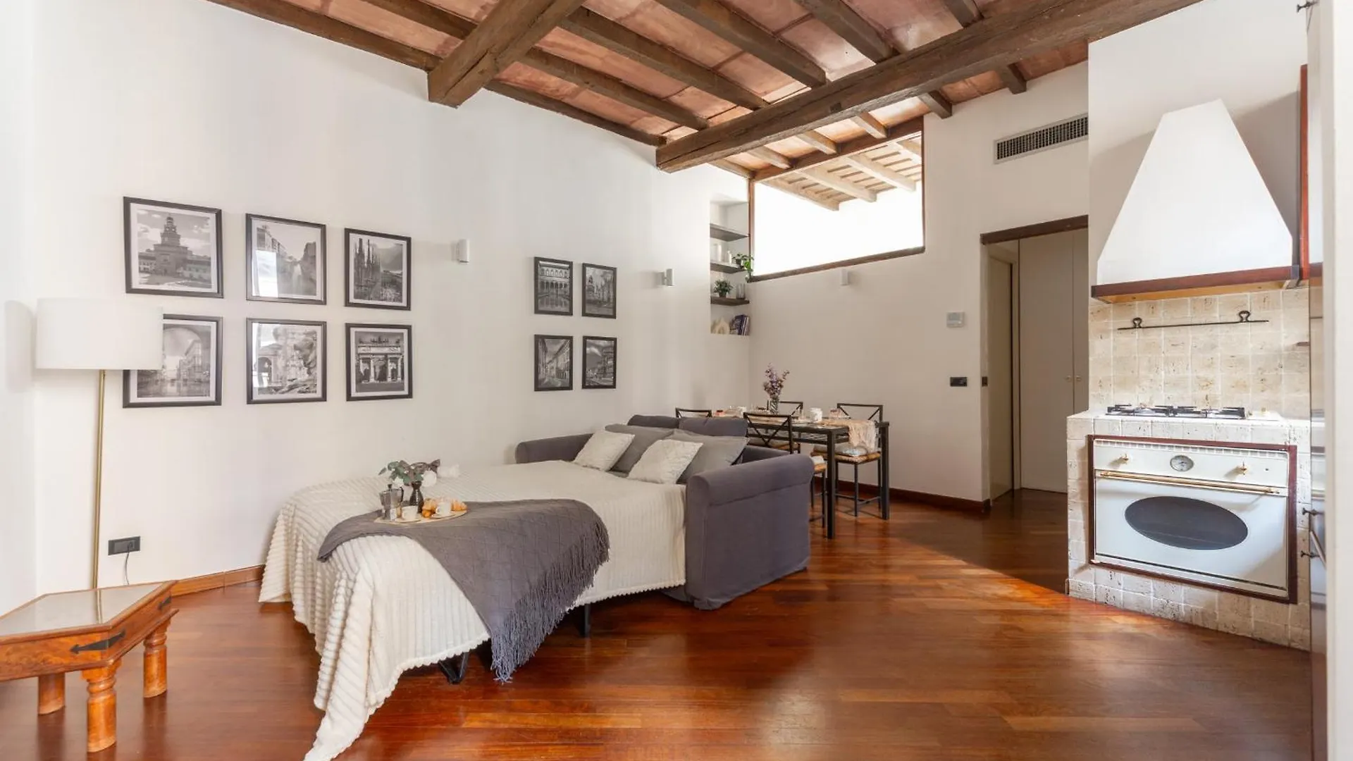 Charme Milan-300M Dal Duomo Apartment Italy